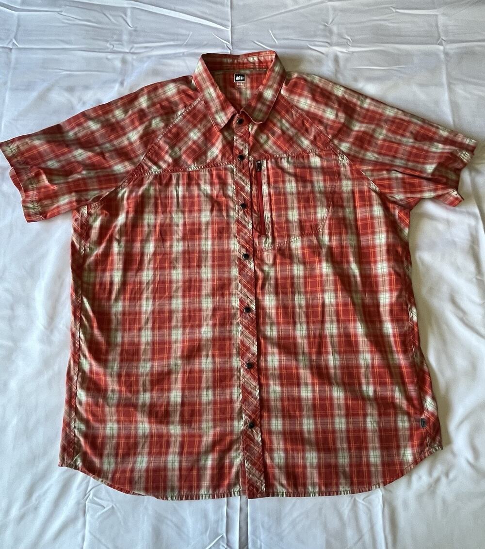 REI Mens XXL Red Plaid Short Sleeve Hiking Travel Shirt Zip Pocket Outdoor
